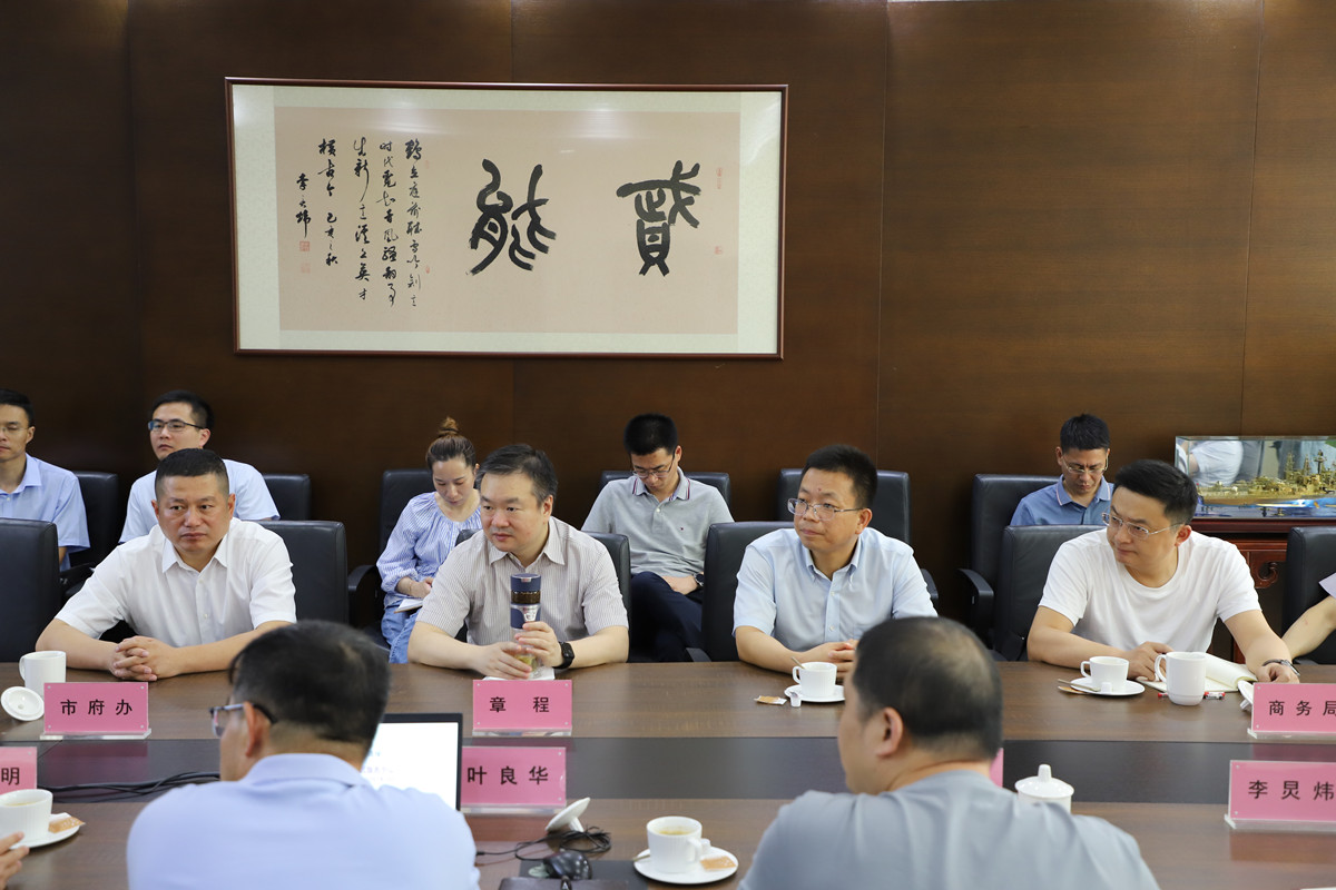 慈溪市委副書(shū)記、市長(cháng)章程來(lái)我公司及外貿服務(wù)中心看望外貿員工并調研(圖5)