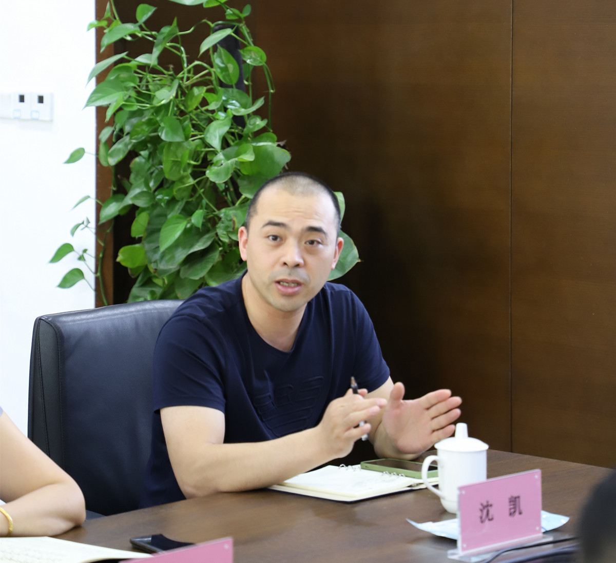 慈溪市委副書(shū)記、市長(cháng)章程來(lái)我公司及外貿服務(wù)中心看望外貿員工并調研(圖9)