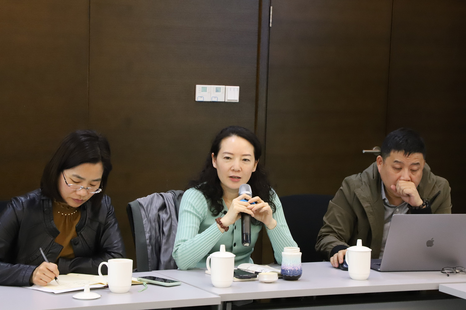 提增信心     守正出奇     控股公司召開(kāi)一季度業(yè)務(wù)分析會(huì )議(圖5)