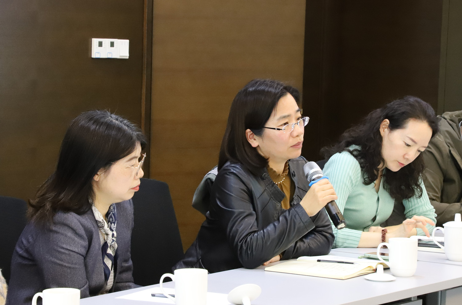 提增信心     守正出奇     控股公司召開(kāi)一季度業(yè)務(wù)分析會(huì )議(圖6)